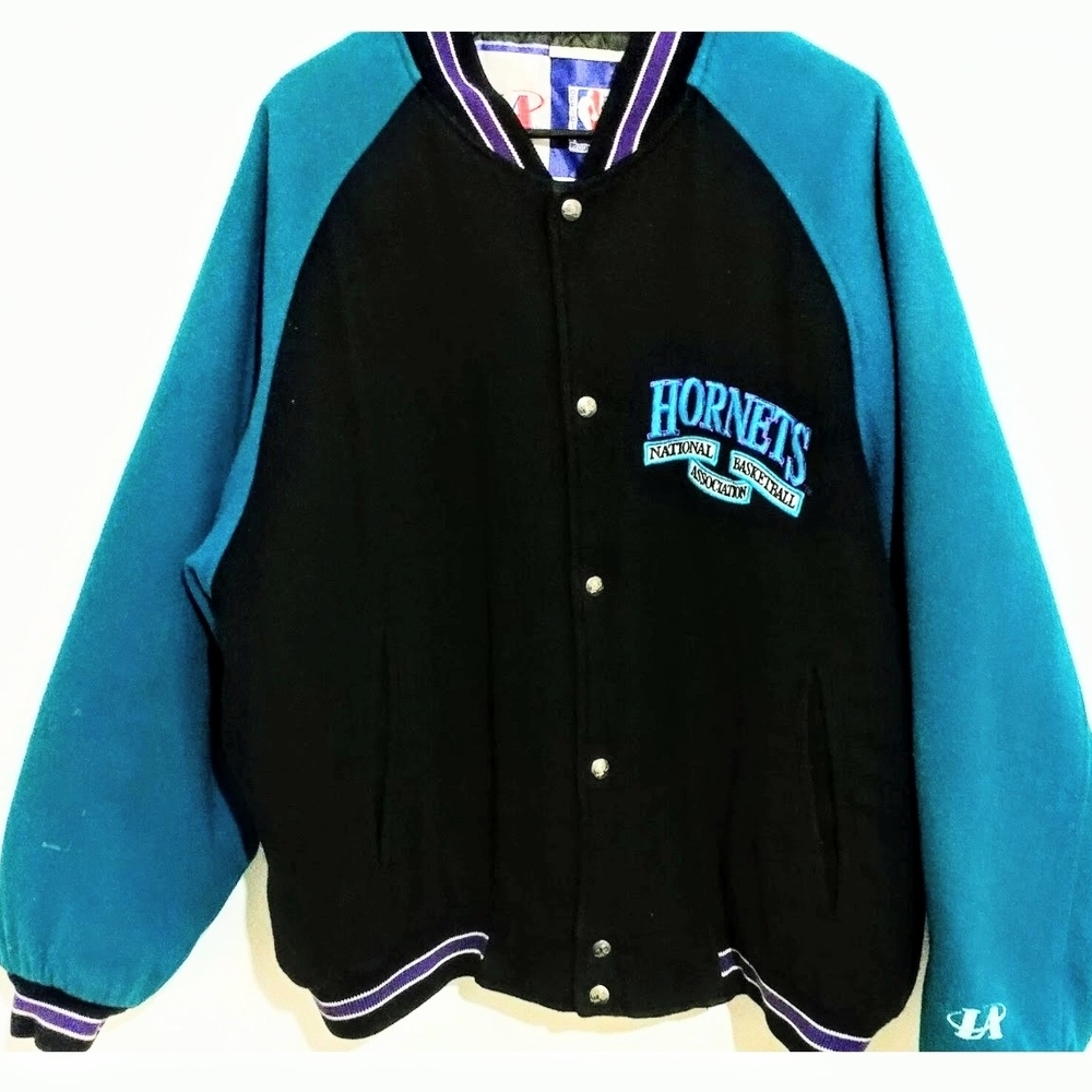 Charlotte Hornets ( NBA ) Association ( Vintage  ) Athletic Wool Winter Jacket •